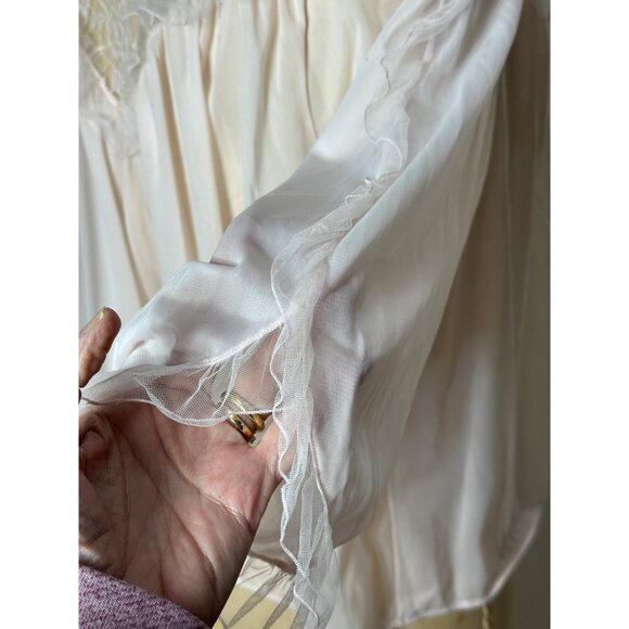 1950s/60s pink bed jacket with lace yoke front and back by Rogers Size M - Picture 9 of 9